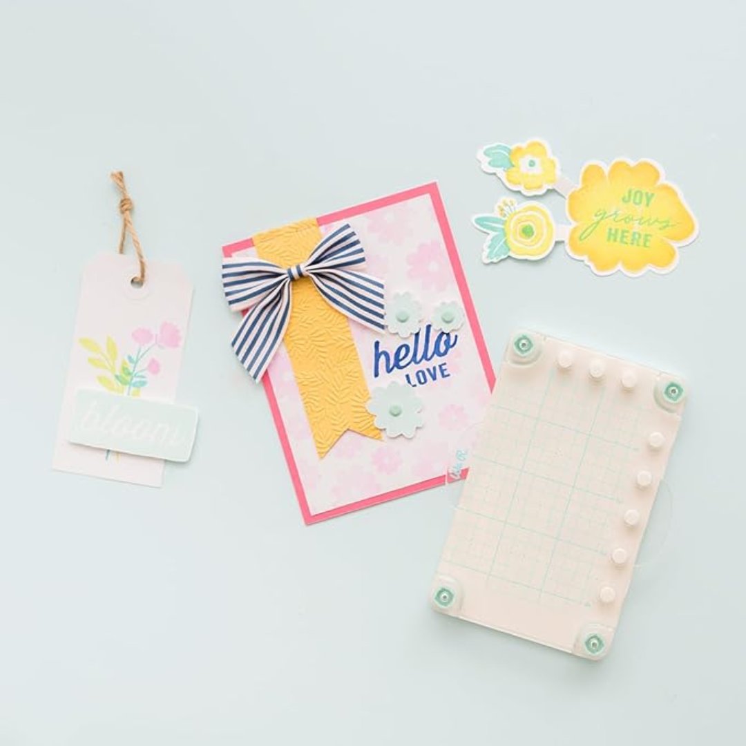 KIT DE ESTAMPADO CON TROQUELADO Y GRABADO FLORAL